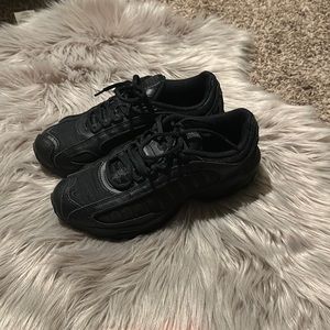 Great condition worn once Nike unisex sneakers size on the video men size 7.5